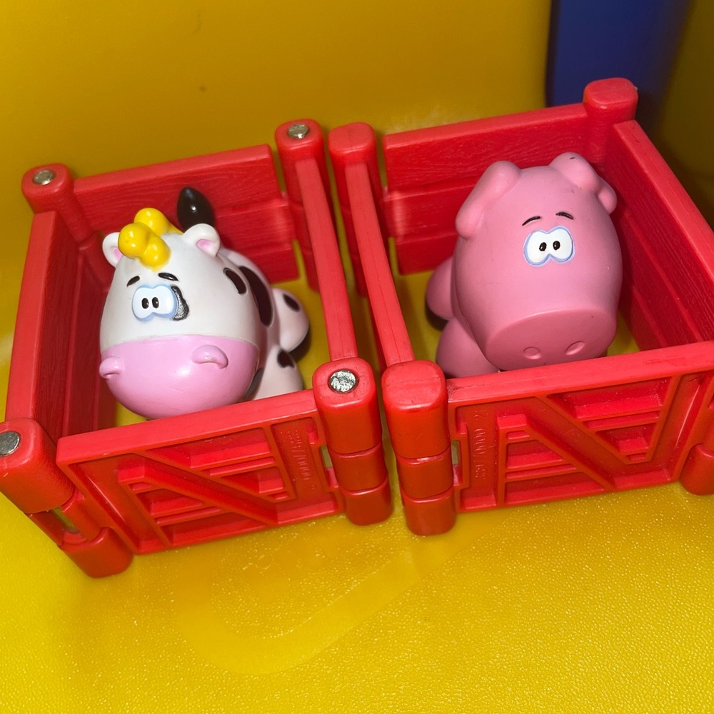 LITTLE TIKES Farm Handle Hauler Pig & Cow With Their Gates